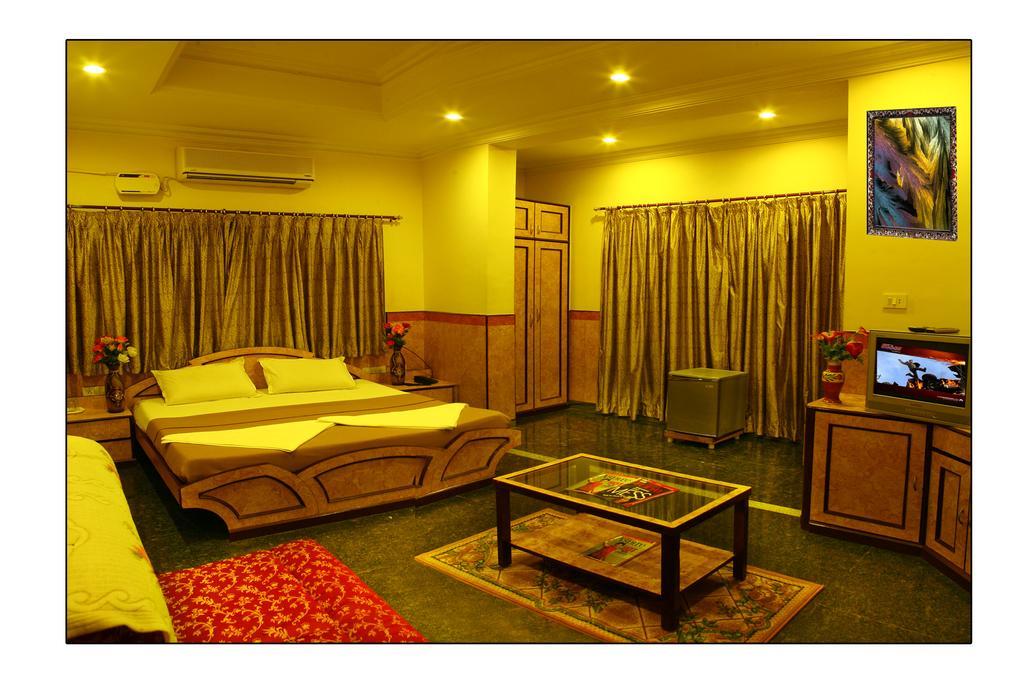 Hotel Suriya International Ченнаї Екстер'єр фото